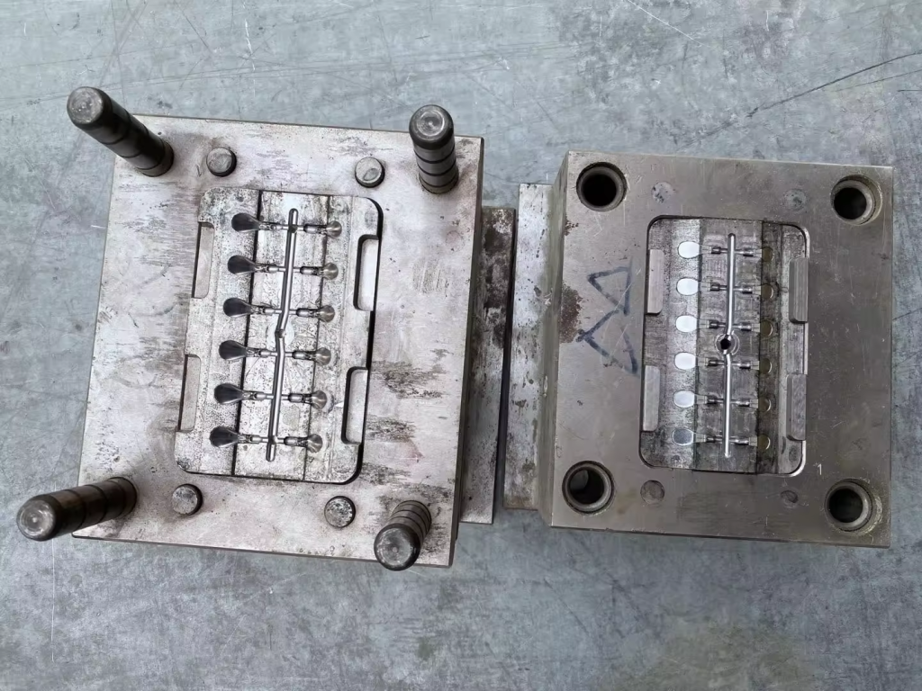Simulation Fish Bait Mould