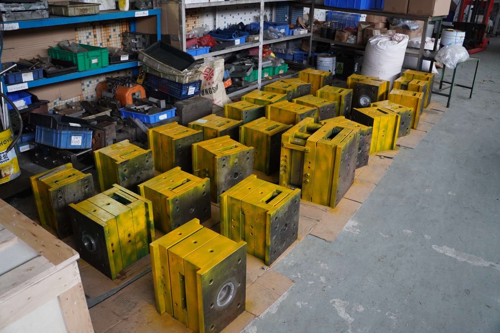 plastic injection mold tooling manufacturing